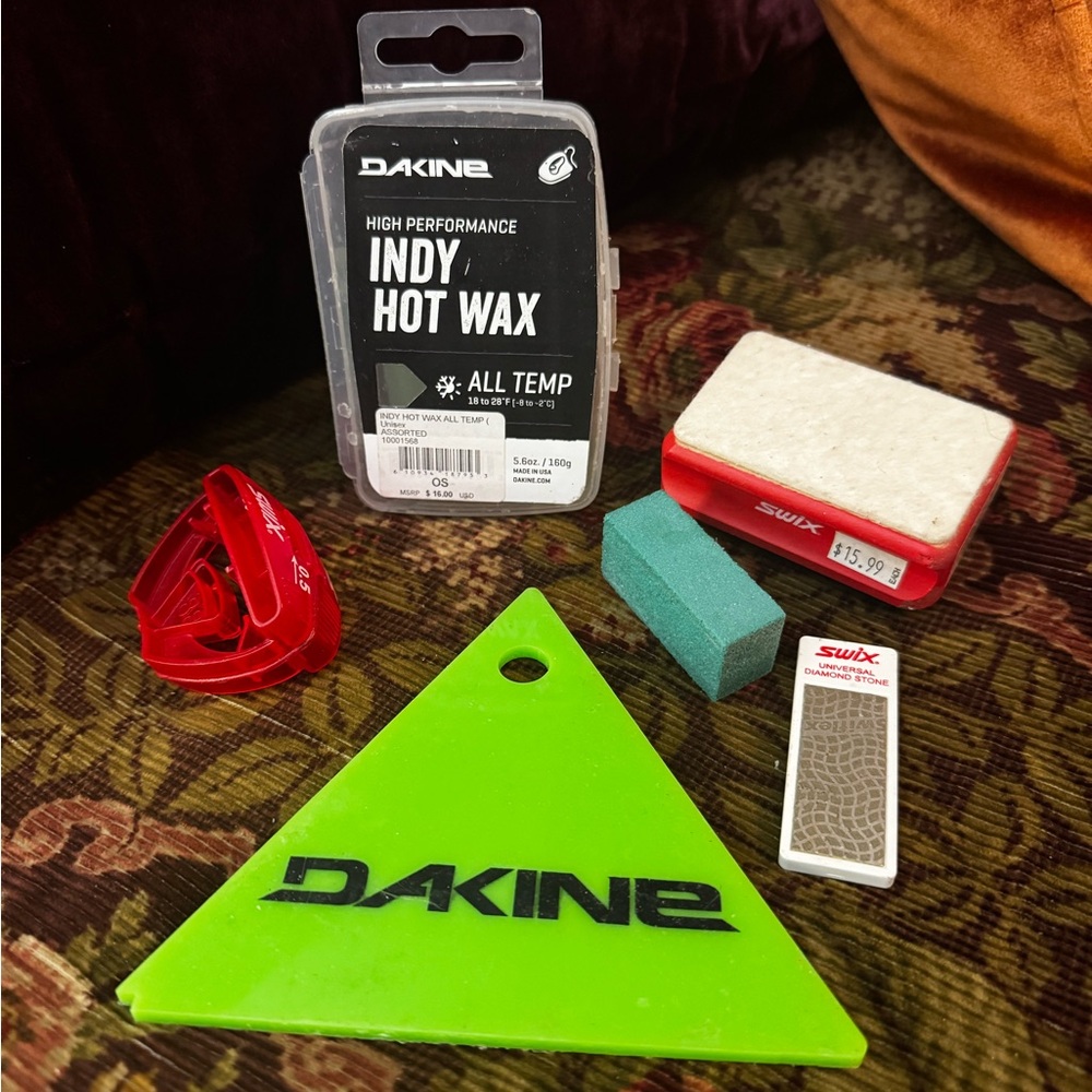 Dakine Green Wax Scraper and Red Snowboard Accessories